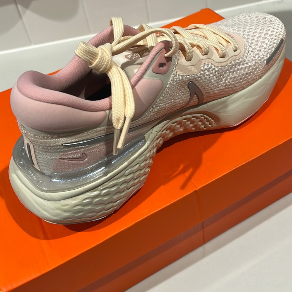 BRAND NEW IN BOX WOMENS NIKE SHOES